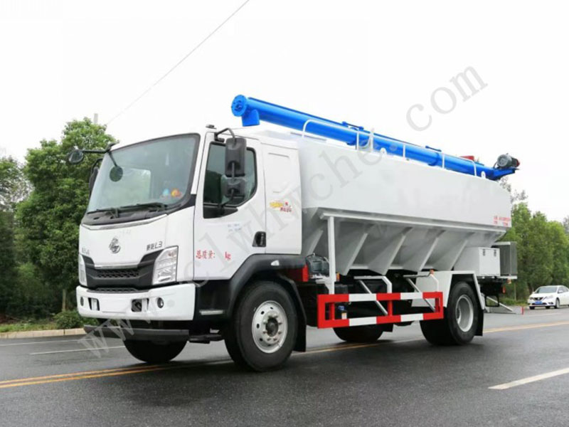 散裝飼料運(yùn)輸車