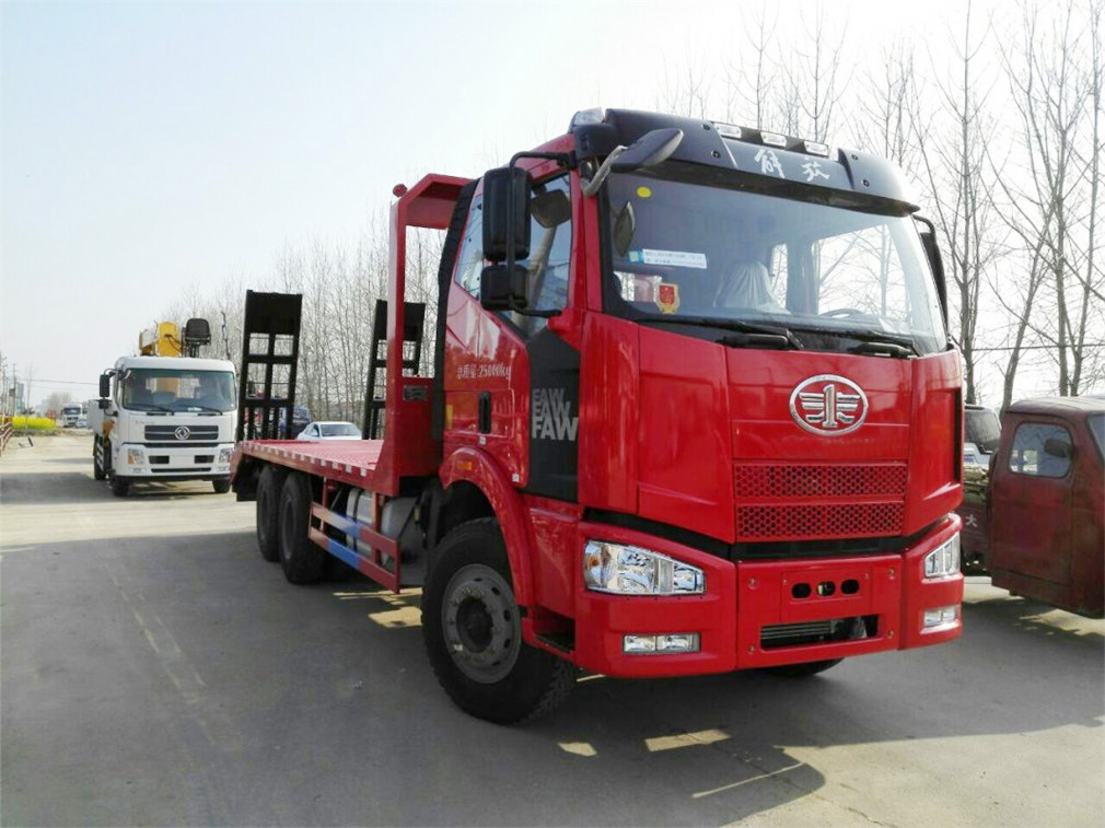 解放小三軸CLW5250TPBC5平板運(yùn)輸車