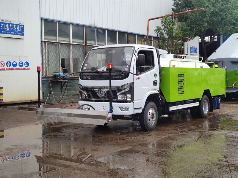 東風(fēng)小多利卡4方路面清洗車 小型路面養(yǎng)護(hù)車廠家 清洗車報(bào)價(jià)